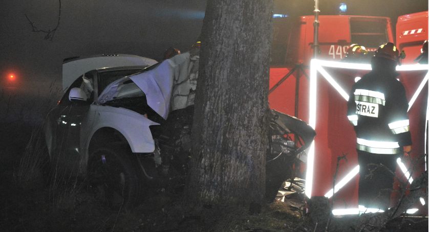 Borcz. Audi rozbiło się na drzewie - nie żyje młody kierowca