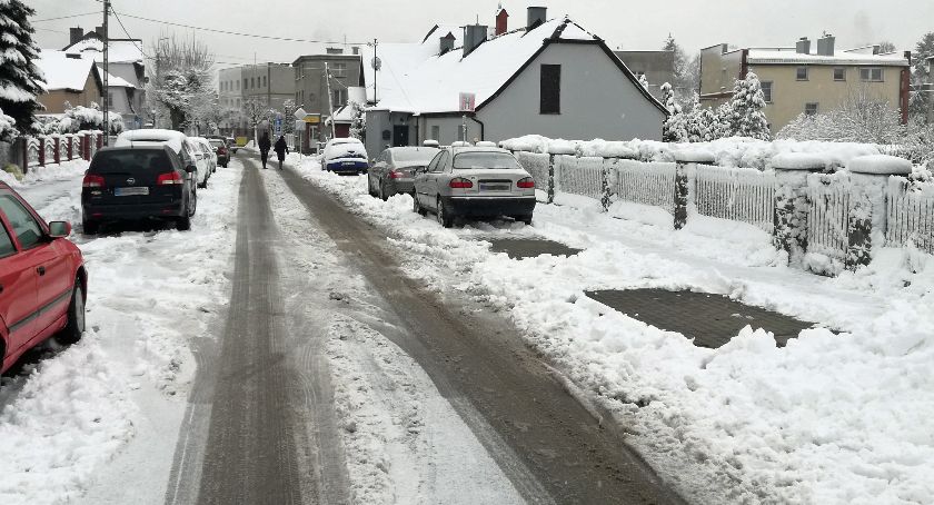 Trudne warunki na drogach - policjanci apelują, by zadbać o bezpieczeństwo