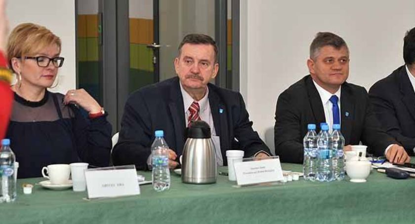 Radni powiatu zabierają głos ws. nadania patronów ulicom w Kartuzach