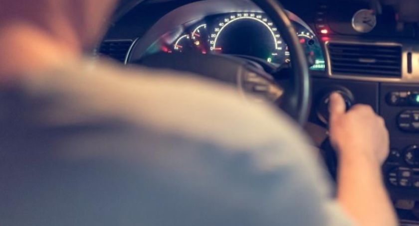 Wciąż jeździmy za szybko i nie umiemy parkować - kartuski kierowca w 2020 roku okiem internautów