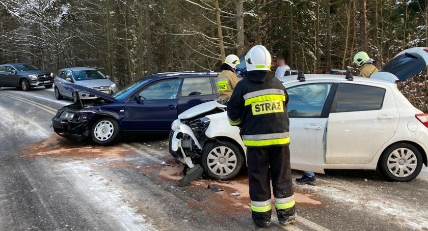 Zderzenie dwóch aut na trasie Klukowa Huta - Sulęczyno