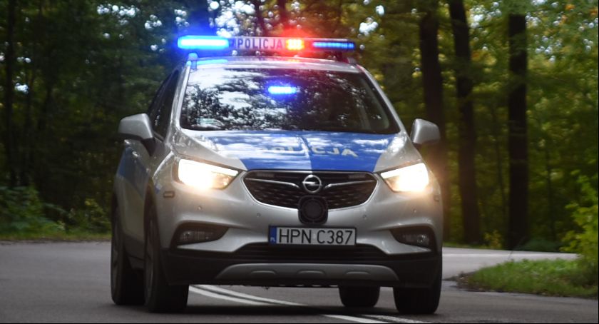 Doprowadził do kolizji, uderzył w hydrant - miał dwa promile