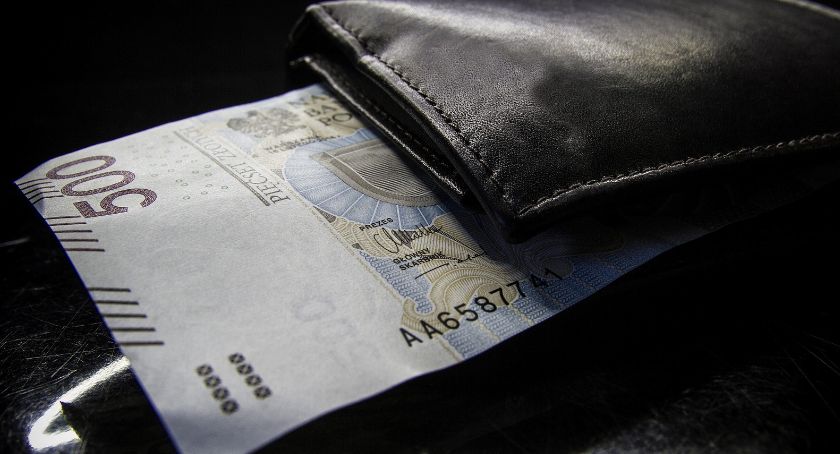 Rozmienił w sklepie fałszywe 500 złotych - policja poszukuje oszusta