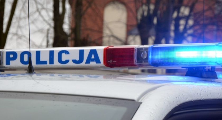 Leźno. Kolizja MANa i dwóch osobówek na DK7
