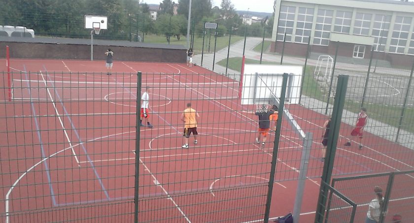Dzieci wracają na orlik – w Kamienicy i Sierakowicach wznawiają zajęcia sportowe