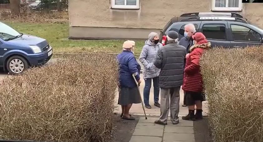 Przejmujący głos mieszkańców i 600 tys. zł na nitkę sieci ciepłowniczej. Radni nieprzekonani