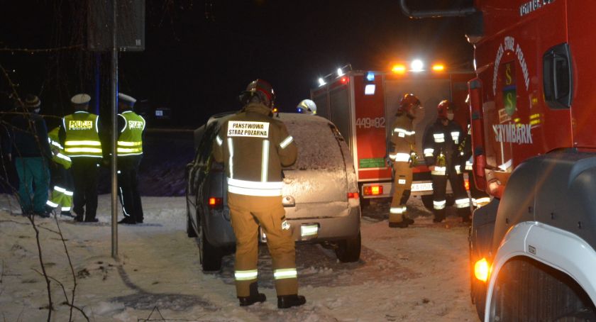 Wieżyca. Dachował opel - jedna osoba poszkodowana