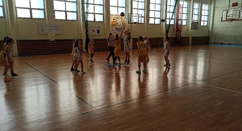 Przegrana kadetek UKS BAT Kartuzy z drużyną Basket Fred Kielno
