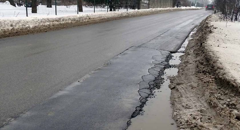 Czaple. Ciężarówki niszczą drogę. Mieszkańcy boją się o swoje bezpieczeństwo 