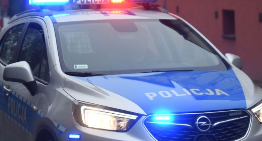 Chmielno. Samochód zjechał do jeziora