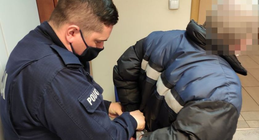 Włamał się do auta w parku paintballowym - grozi mu 10 lat