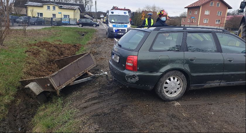 Wywoził obornik, ale jazdę zakończył w rowie. Był pijany