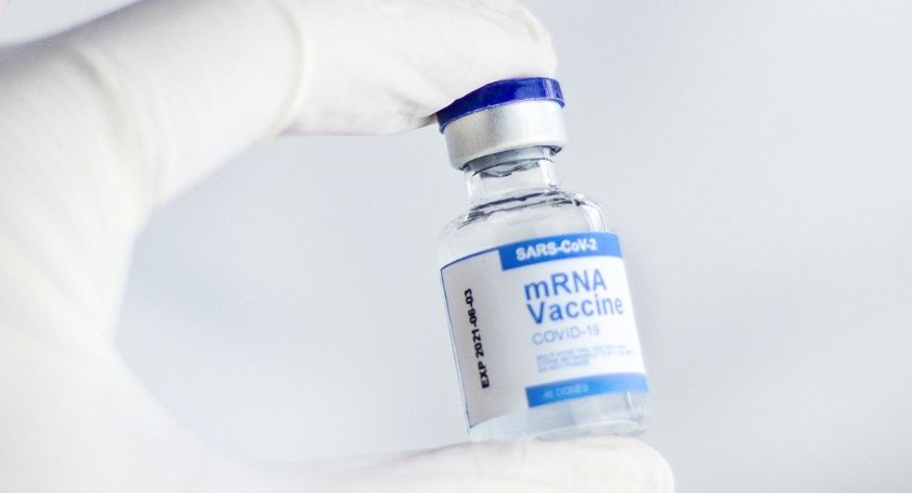 Akcja szczepień przyśpiesza - jest harmonogram zapisów dla młodszych roczników