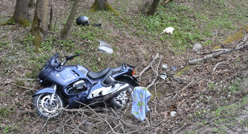 Motocyklista wypadł z drogi na trasie Kartuzy - Leszno