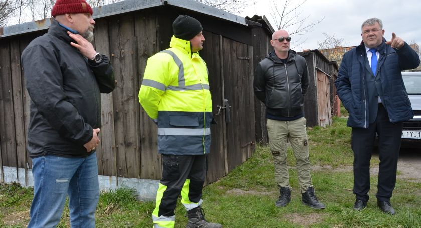 Kartuzy. Trwają przygotowania do wydobycia ogromnej pompy z dna Karczemnego