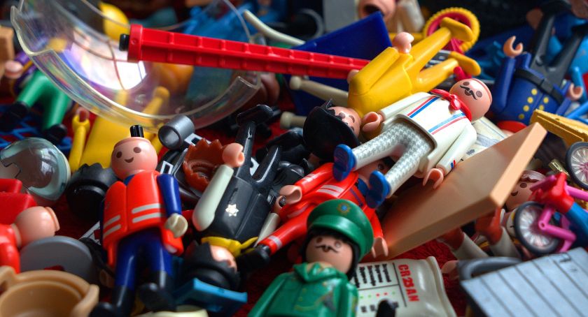 Chciała sprzedać figurki playmobile - z jej konta zniknęły pieniądze
