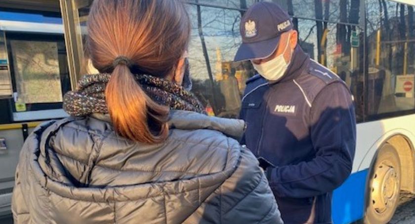 Część obostrzeń od soboty zniesiona, ale policja apeluje o rozwagę