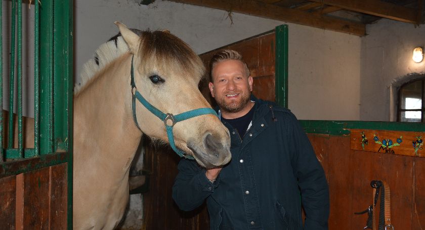 Ekipa Dzień Dobry TVN gościła w Łapalicach. Bartek Jędrzejak o pogodzie na lato i za co lubi Kaszuby