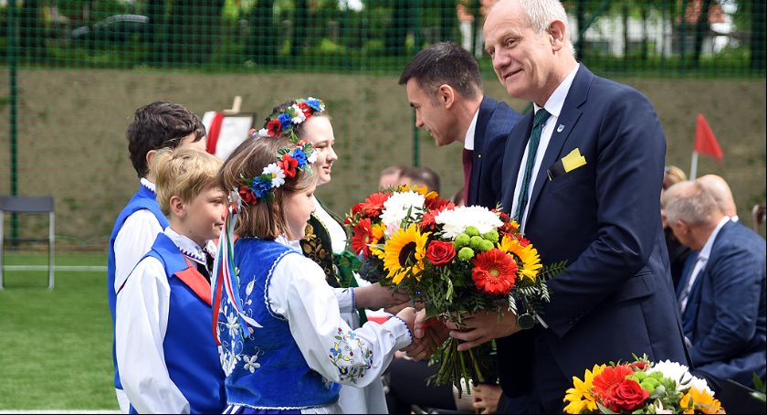 Szkoła w Pępowie ma nowe boisko piłkarskie