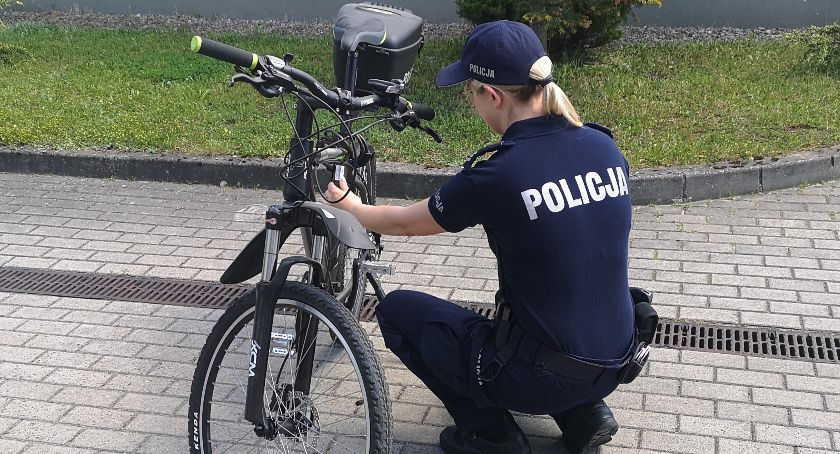 Kartuscy policjanci radzą, jak zabezpieczyć rower przed kradzieżą