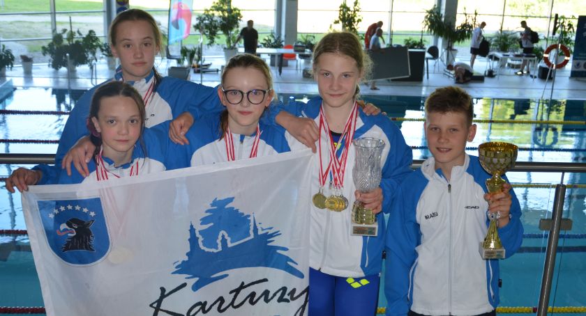 Świetny start kartuskich pływaków na mistrzostwach w Słupsku. Lidia Tomczuk z rekordem okręgu pomorskiego