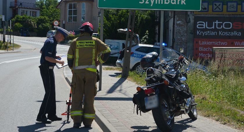 Stężyca. Wypadek z udziałem motocykla - kierujący samochodem zbiegł z miejsca zdarzenia 