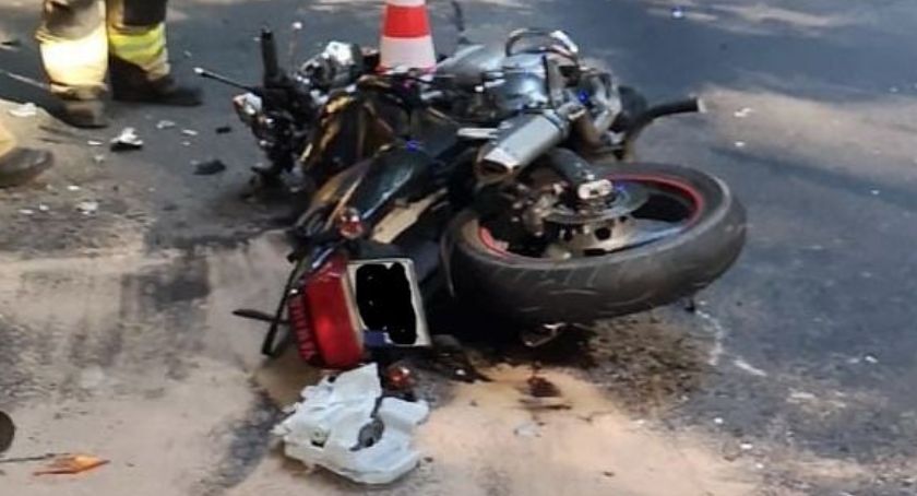Somonino. Czołówka osobówki z motocyklem