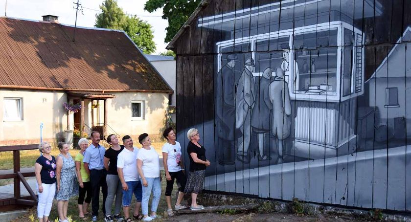 Kamienica Szlachecka ma nową wizytówkę wsi - mural, który przywołuje wspomnienia