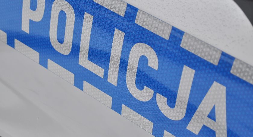 Kartuzy. Jazdę zakończył na tablicy reklamowej