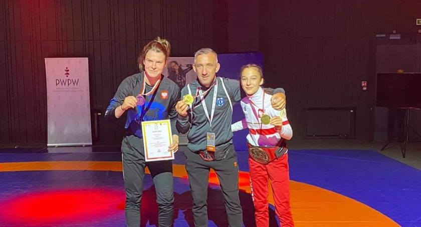Dominika Konkel i Klaudia Merchel z medalami na Ogólnopolskiej Olimpiadzie Młodzieży w Łodzi