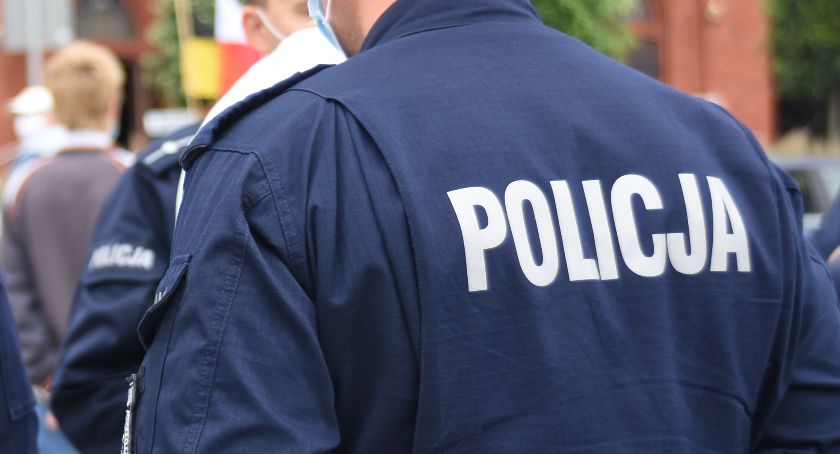 Szarpał i popychał policjantów - grożą mu trzy lata