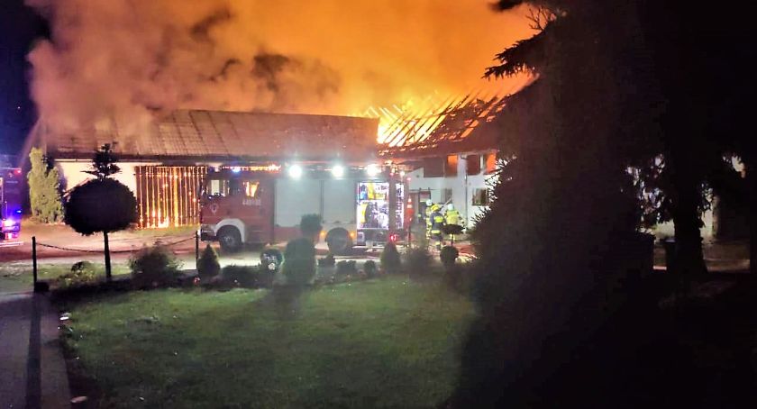 Potężny pożar gospodarstwa w Żukowie - padło 19 sztuk bydła 