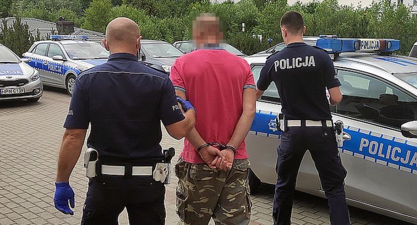 Zastraszył młotkiem pracownicę lokalu i ukradł 4.500 złotych