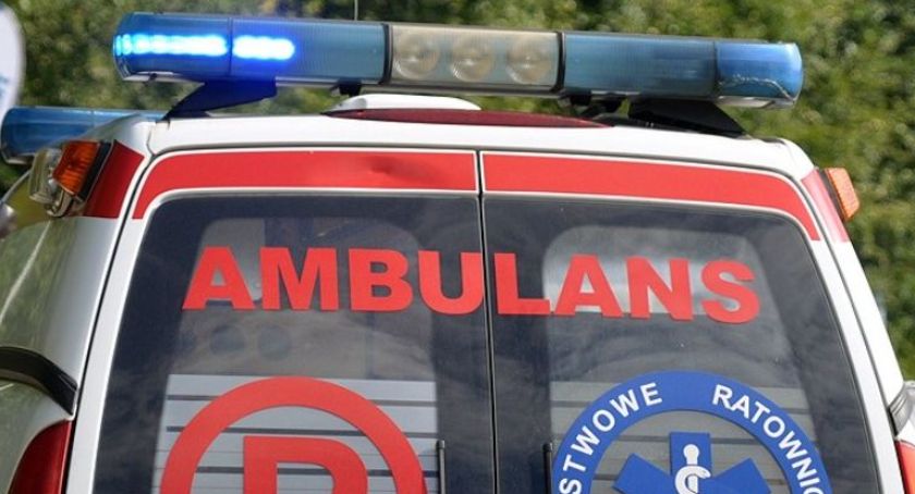 Niestępowo. Wypadek z udziałem samochodu i motocykla. Motocykliasta pijany i na zakazie
