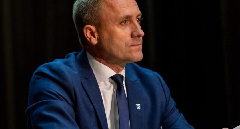 Tomasz Belgrau odchodzi z klubu PIS, ale w radzie pozostaje. 