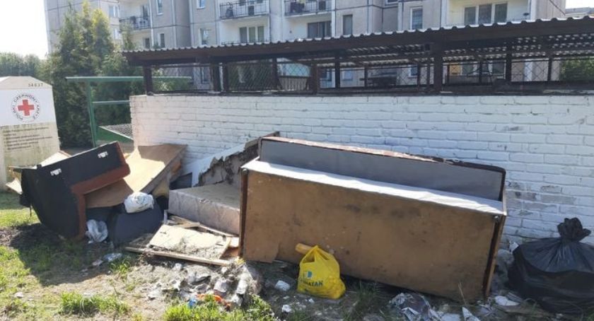 Mieszkańcy twierdzą, że nie mają warunków de segregacji odpadów. Zarząd SM Kaszuby odpowiada