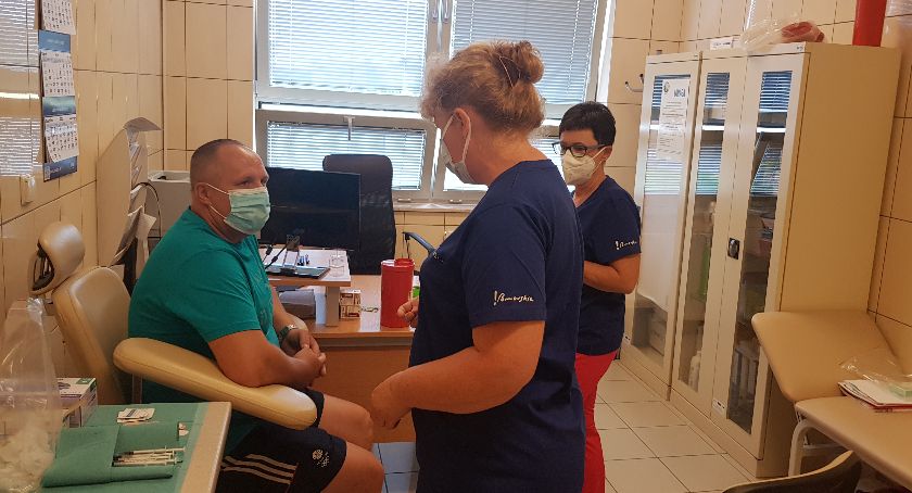 W Sierakowicach kolejka chętnych do zaszczepienia się przeciwko covid
