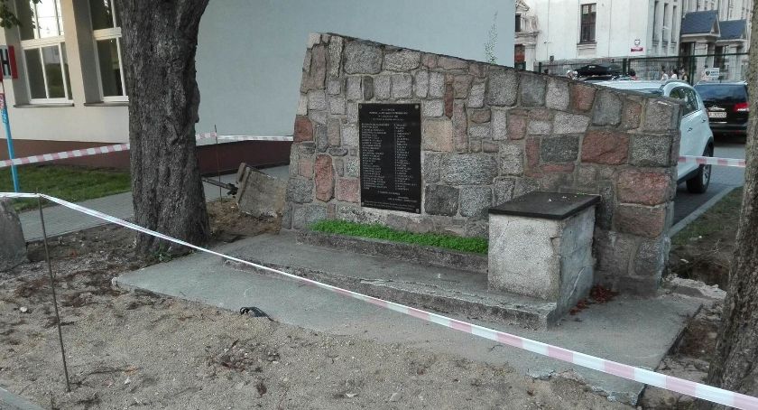 Odnowiają pomnik nauczycieli zamordowanych podczas II wojny światowej