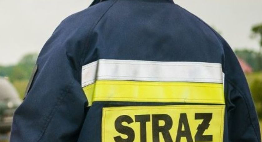 Dziecko zamknęło kobietę na strychu. Do akcji wkroczyli strażacy