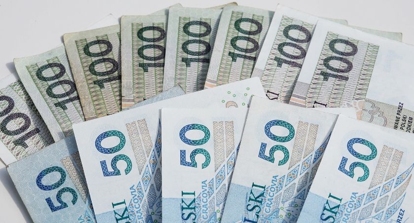 W ciągu dwóch tygodni stracili 30.000 złotych - uważaj na oszustów w sieci