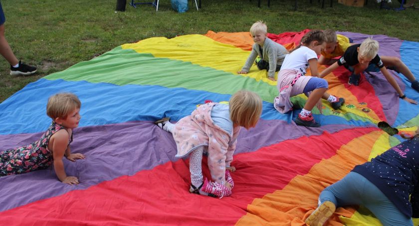 Piknik rodzinny przy Szkole Podstawowej w Tuchlinie