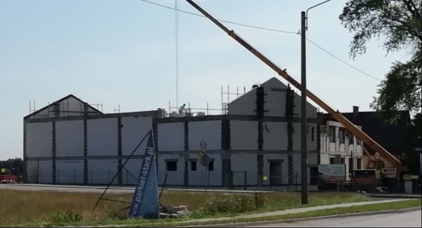 Postępują prace przy rozbudowie szkoły w Wilanowie