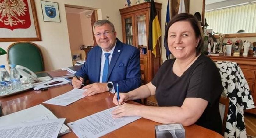 Kartuzy. Podpisano umowę na wykonanie projektów rozbudowy szkół  w Koloni i Mirachowie