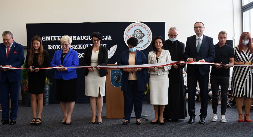 Kartuzy. Powitali kolejny rok szkolny i otworzyli nowe skrzydło Dwójki