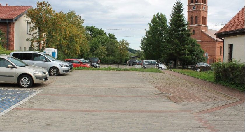 Jest umowa na przebudowę parkingu w centrum Chmielna