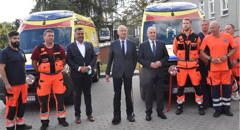 Kartuski szpital z dwoma nowymi ambulansami 