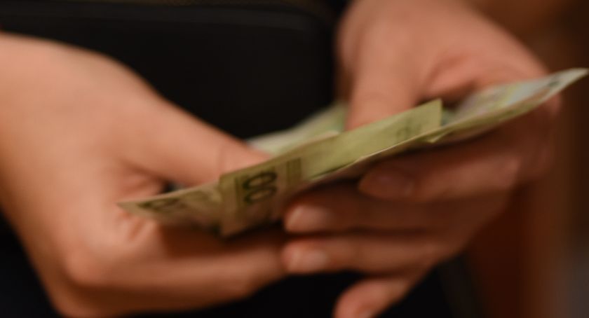 Transakcja z oszustem kosztowała go 6.000 złotych