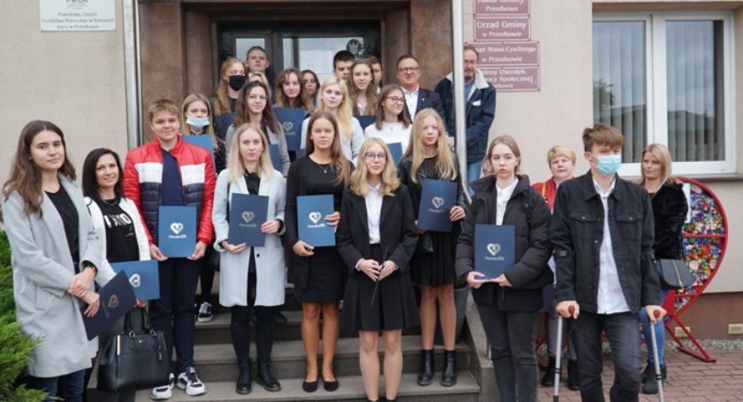 Przodkowo. Najlepsi uczniowie i studenci ze stypendiami wójta