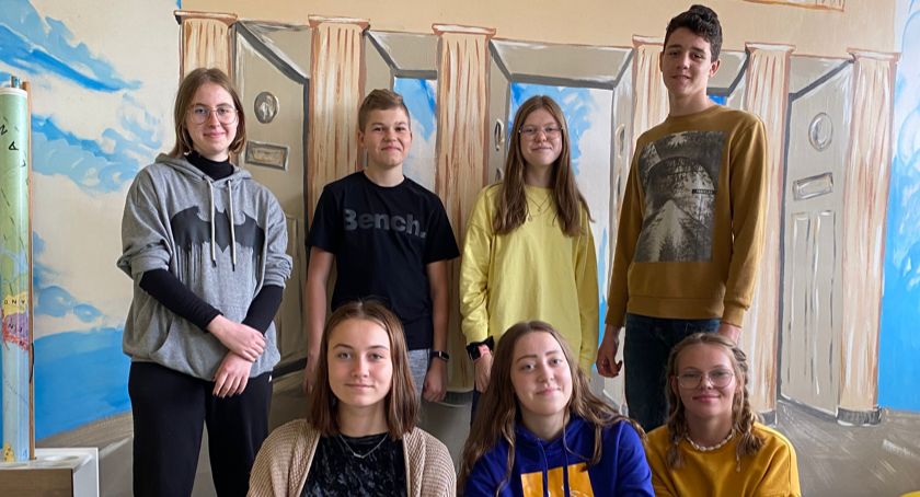 Sierakowice. Uczniowie promują bezpieczeństwo na drodze i zapraszają na piknik motoryzacyjny