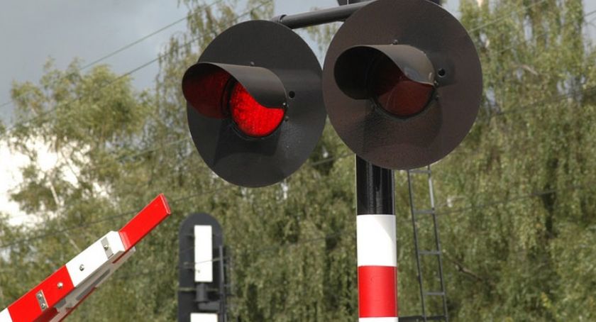 Kolizja na przejeździe kolejowym w Kartuzach